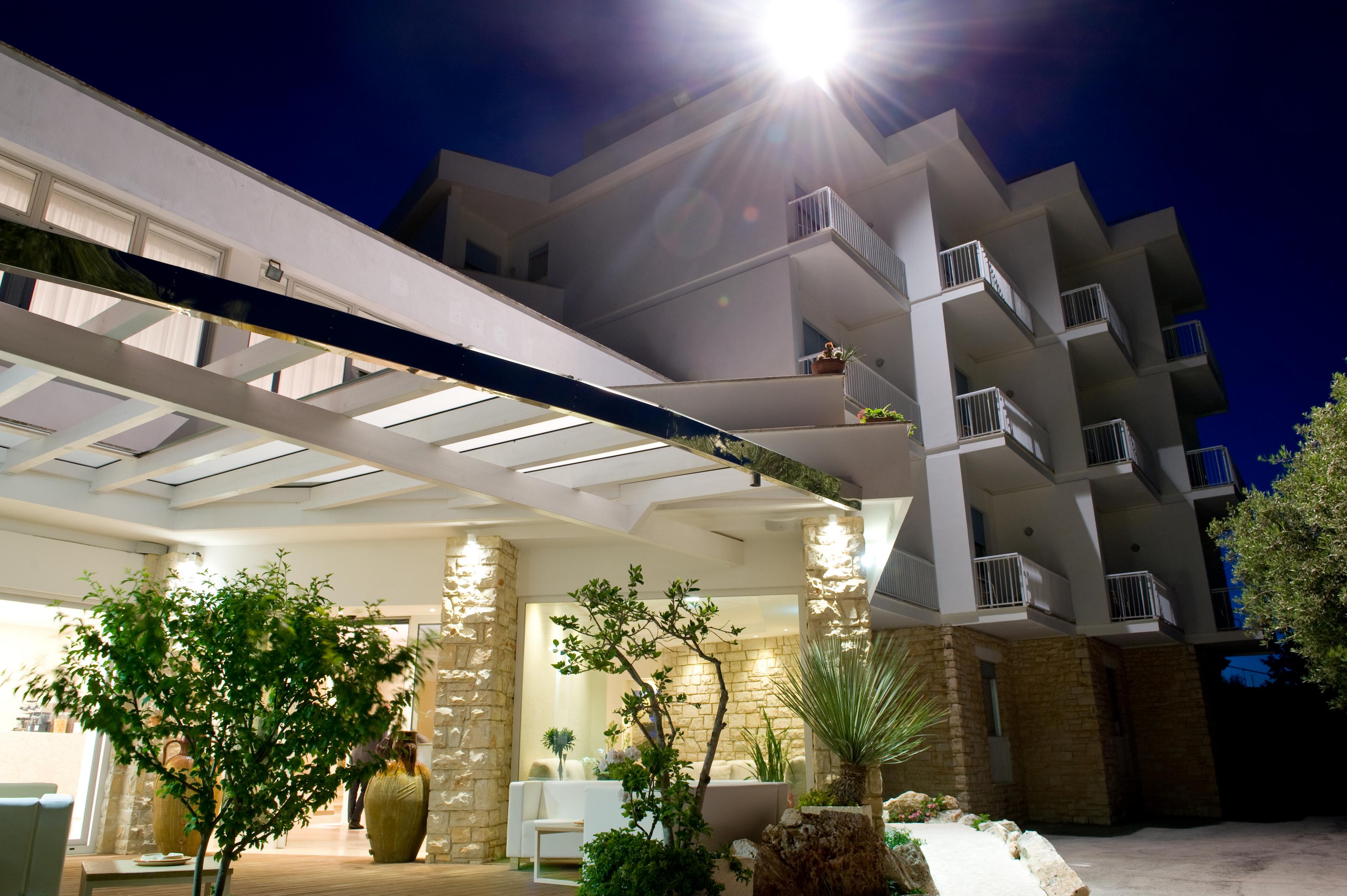 Hotel Orsa Maggiore Castro  Exterior photo