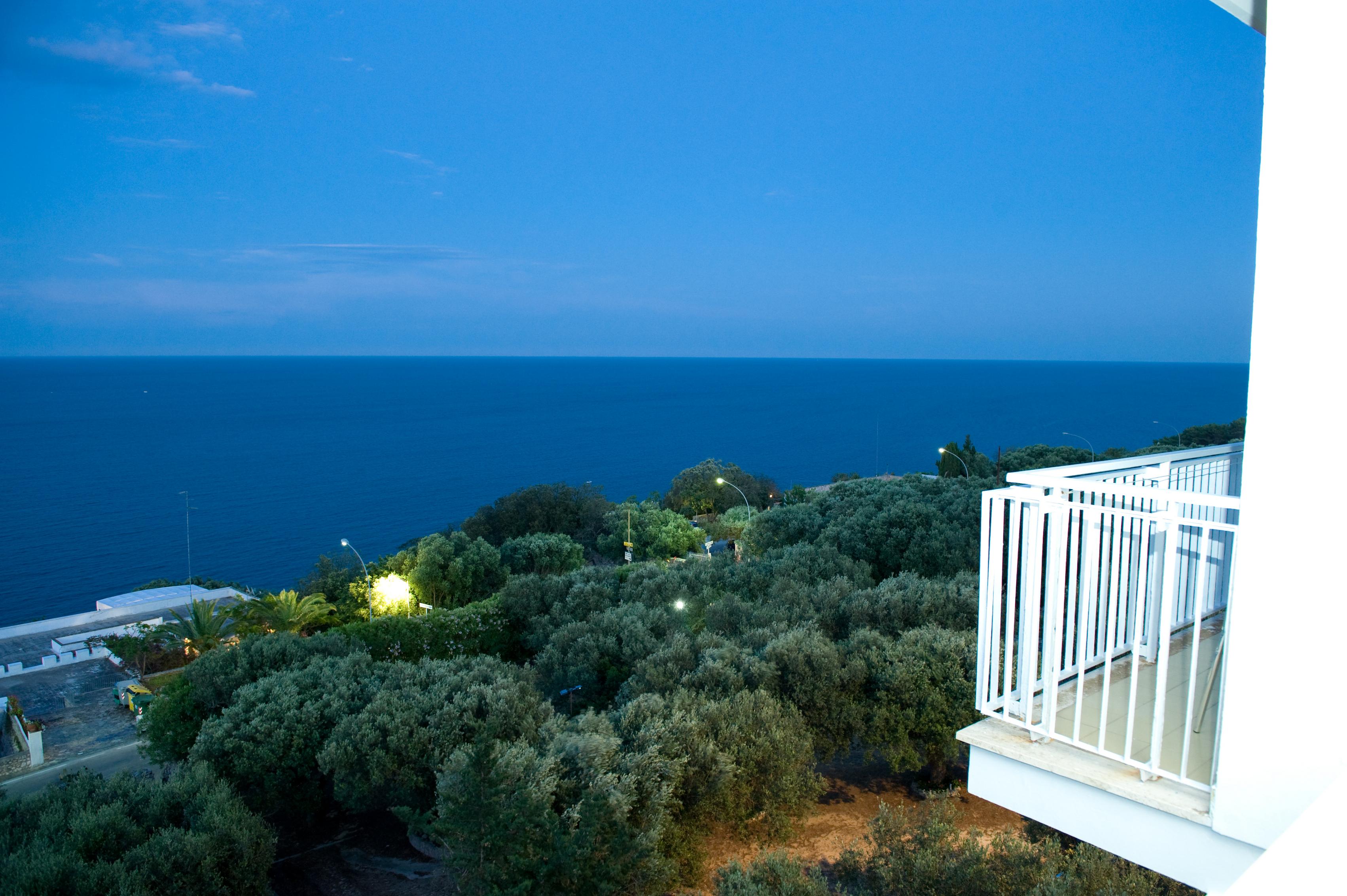 Hotel Orsa Maggiore Castro  Exterior photo