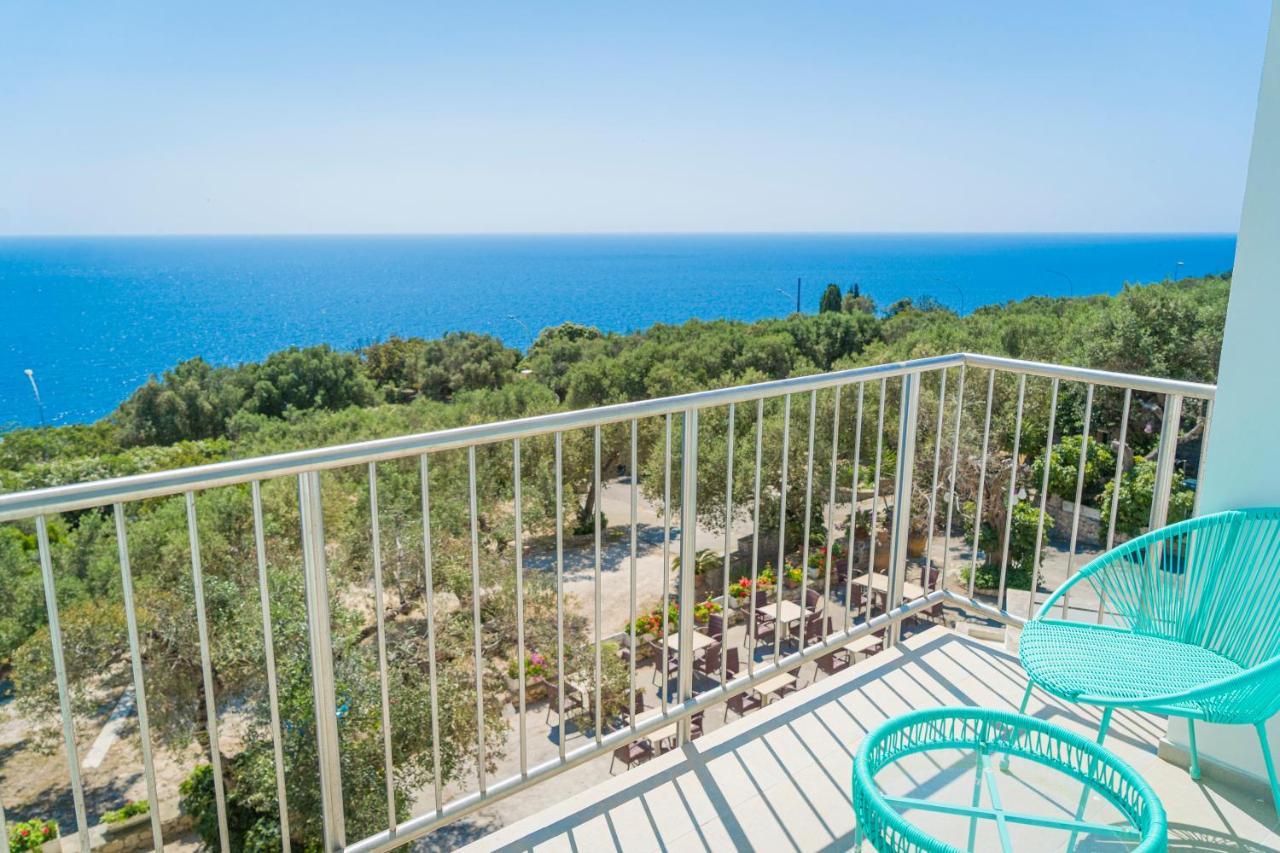 Hotel Orsa Maggiore Castro  Exterior photo